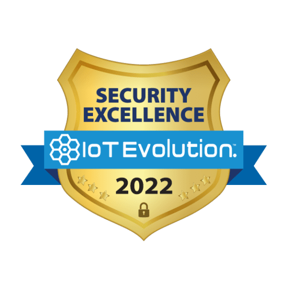 Ein goldenes schildförmiges Auszeichnungsabzeichen mit dem Text 'Security Excellence' und dem Logo für 'IoT Evolution' mit der Jahreszahl '2022' darunter. Unten befindet sich ein blaues Band mit Sternen, das auf eine Anerkennung der Leistung hinweist.
