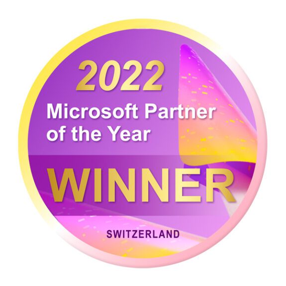 Ein kreisförmiges Abzeichen in Pastellfarben mit der Aufschrift '2022 Microsoft Partner of the Year WINNER' und 'SWITZERLAND' am unteren Rand. Der Hintergrund besteht aus violetten und gelben Farbtönen.