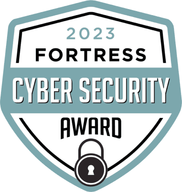 Ein schildförmiges Emblem für den Fortress Cyber Security Award 2023 mit der Jahreszahl 2023 und dem Schriftzug 'Fortress Cyber Security Award' in Fettdruck. Das Design enthält ein Schloss-Symbol am unteren Rand.