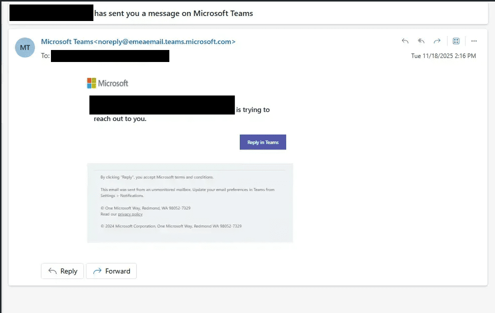 Eine E-Mail-Benachrichtigung von Microsoft Teams, die eine Nachricht von einem Kontakt anzeigt. Sie enthält Optionen zur Beantwortung in Teams sowie die Allgemeinen Geschäftsbedingungen von Microsoft.